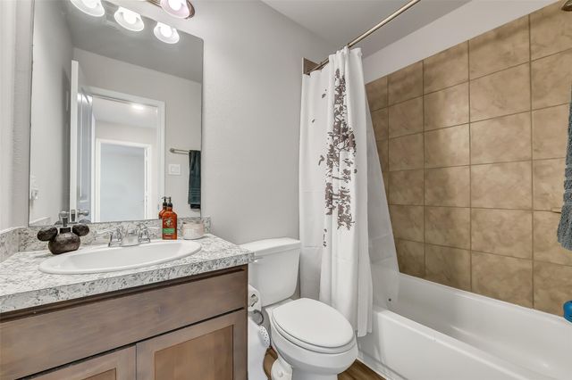 1216 8th Avenue N, Texas City, TX 77590