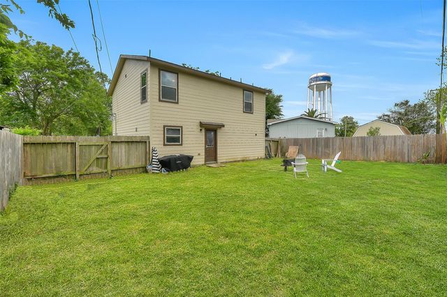 1216 8th Avenue N, Texas City, TX 77590