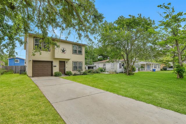 1216 8th Avenue N, Texas City, TX 77590