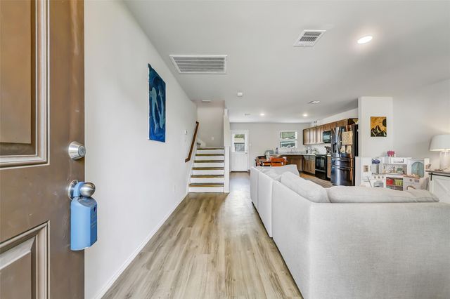 1216 8th Avenue N, Texas City, TX 77590