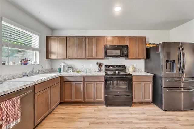 1216 8th Avenue N, Texas City, TX 77590