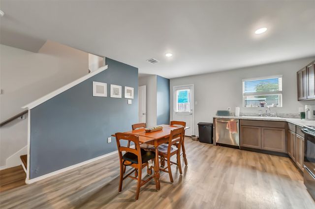 1216 8th Avenue N, Texas City, TX 77590