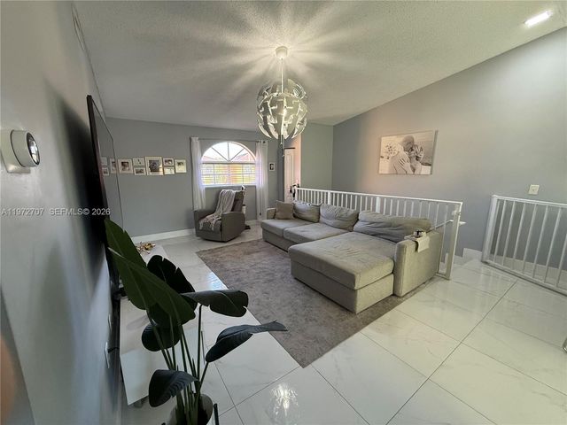 7738 W 34th Ln 15-201, Hialeah, FL 33018