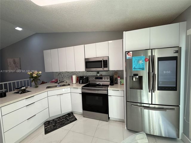 7738 W 34th Ln 15-201, Hialeah, FL 33018