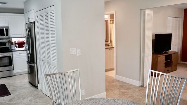 13817 Royal Palm Court B, Delray Beach, FL 33484