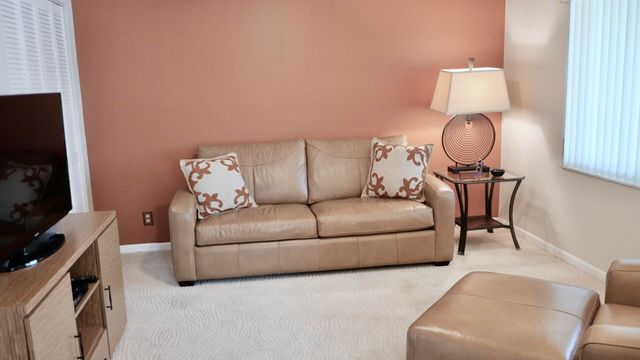 13817 Royal Palm Court B, Delray Beach, FL 33484