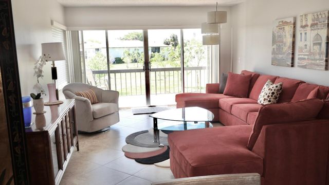 13817 Royal Palm Court B, Delray Beach, FL 33484