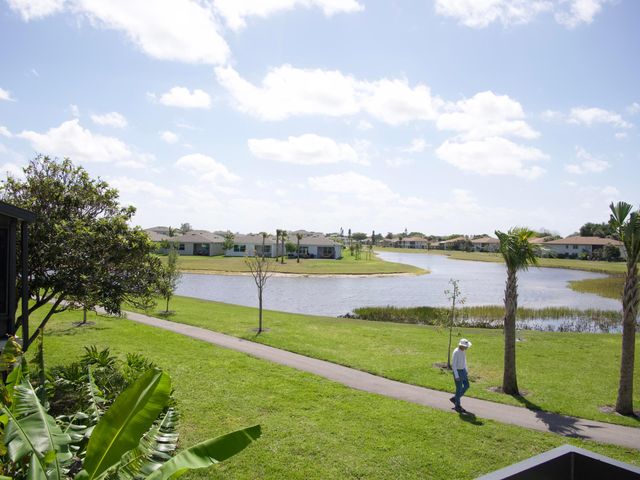 13817 Royal Palm Court B, Delray Beach, FL 33484