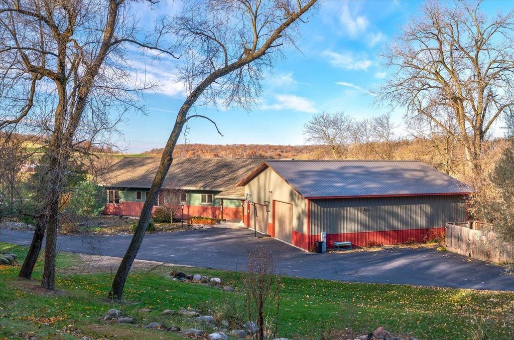 8044 Lueth Road, Sauk City, WI 53583