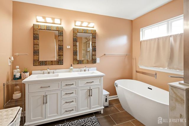 77 Timberhill Drive, Franklin Twsp, NJ 08823
