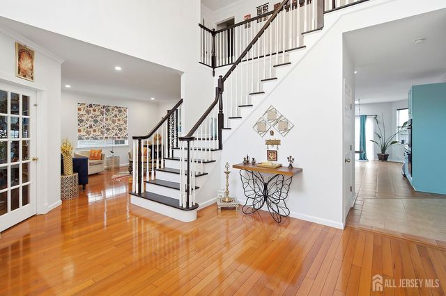 77 Timberhill Drive, Franklin Twsp, NJ 08823
