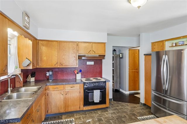 225 24th Street NW, Barberton, OH 44203