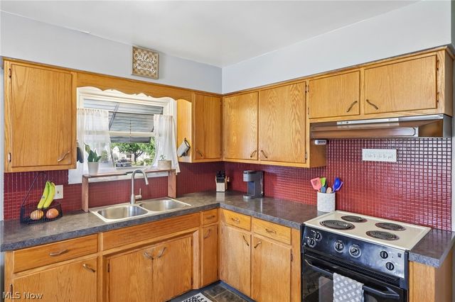 225 24th Street NW, Barberton, OH 44203