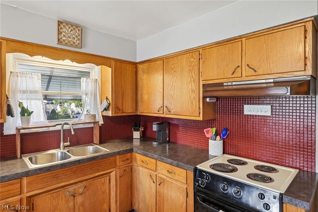 225 24th Street NW, Barberton, OH 44203