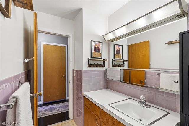 225 24th Street NW, Barberton, OH 44203