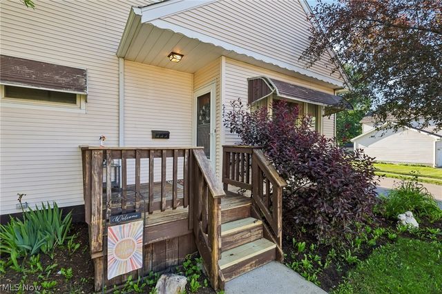 225 24th Street NW, Barberton, OH 44203