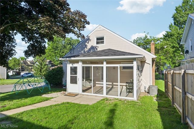 225 24th Street NW, Barberton, OH 44203