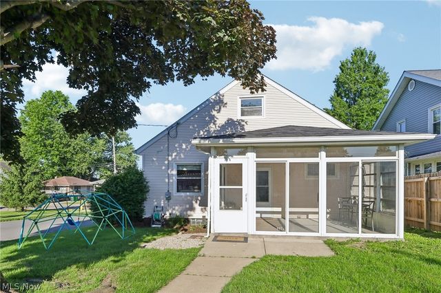 225 24th Street NW, Barberton, OH 44203