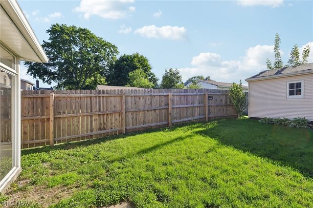 225 24th Street NW, Barberton, OH 44203