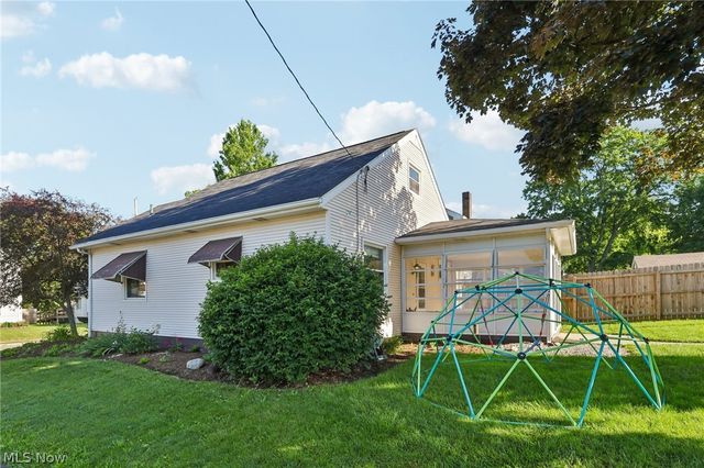 225 24th Street NW, Barberton, OH 44203