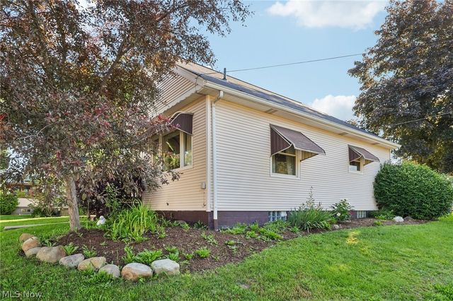 225 24th Street NW, Barberton, OH 44203