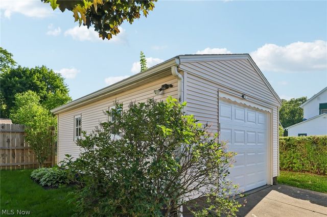 225 24th Street NW, Barberton, OH 44203