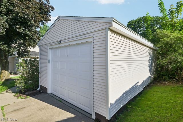 225 24th Street NW, Barberton, OH 44203