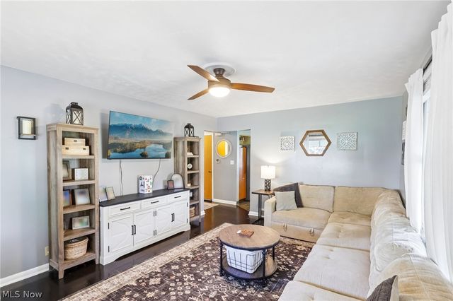 225 24th Street NW, Barberton, OH 44203