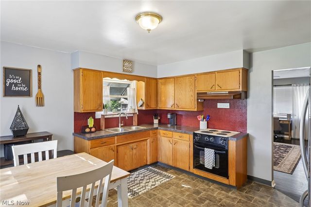 225 24th Street NW, Barberton, OH 44203