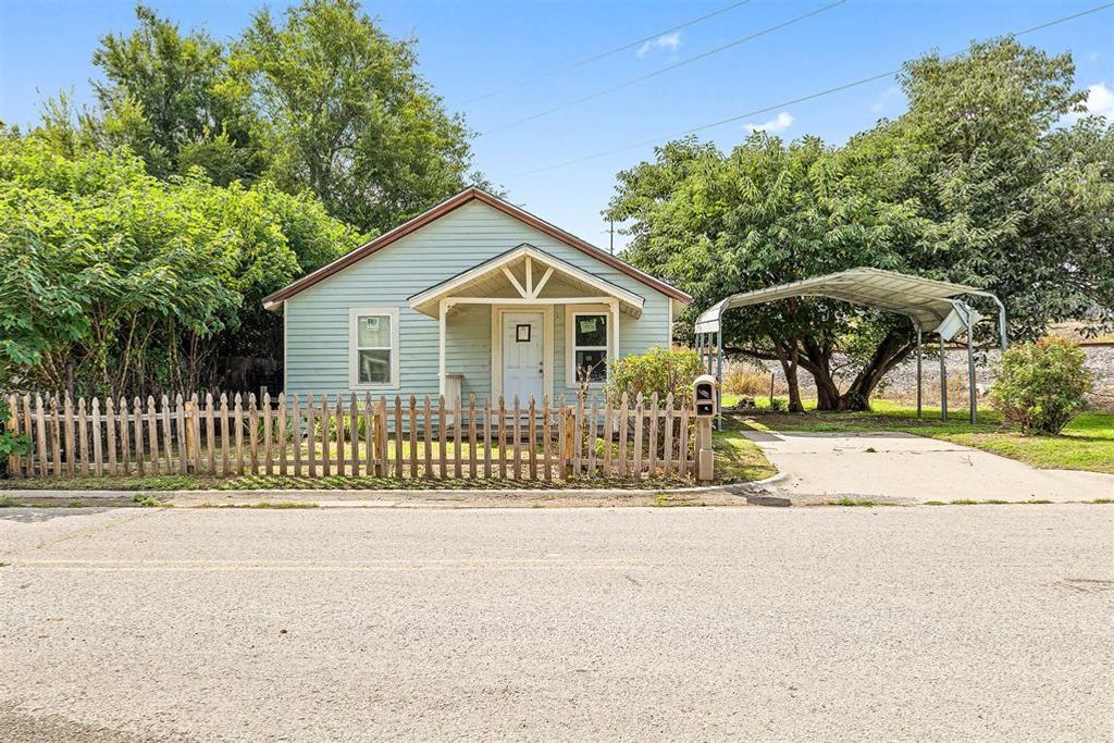 900 E Woodson Street, El Reno, OK 73036