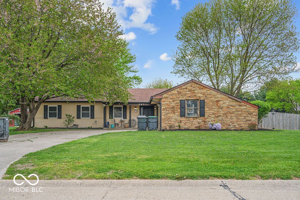 387 Pleasantview Boulevard, Greenwood, IN 46142