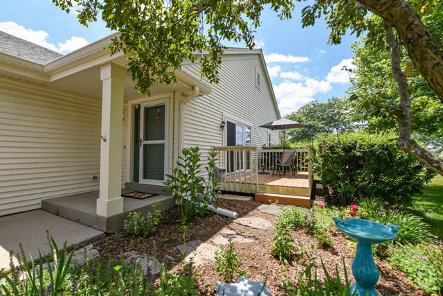 836 Sweetbriar DRIVE, Elkhorn, WI 53121