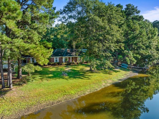 261 Corinth Rd., Petal, MS 39465