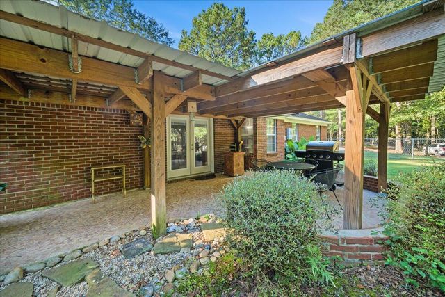 261 Corinth Rd., Petal, MS 39465