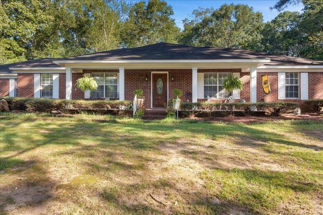 261 Corinth Rd., Petal, MS 39465