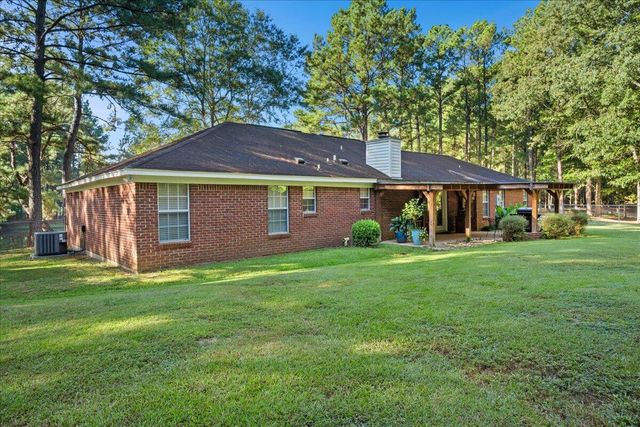 261 Corinth Rd., Petal, MS 39465