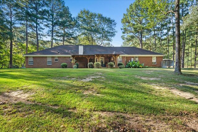 261 Corinth Rd., Petal, MS 39465