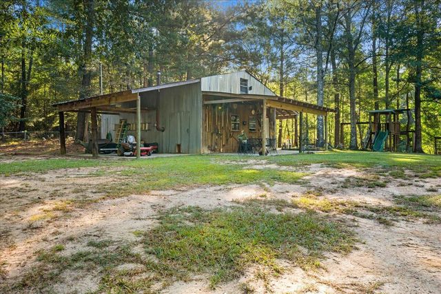 261 Corinth Rd., Petal, MS 39465