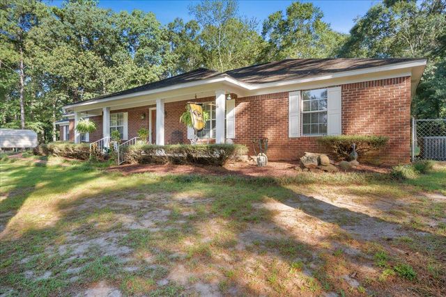 261 Corinth Rd., Petal, MS 39465