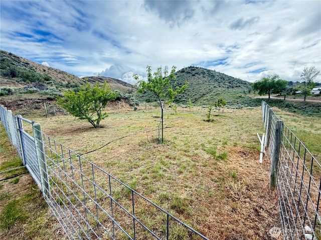 92 Crumbacher Road, Tonasket, WA 98855