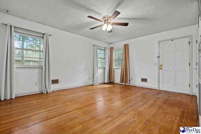1507 Woods Rd, Florence, SC 29501