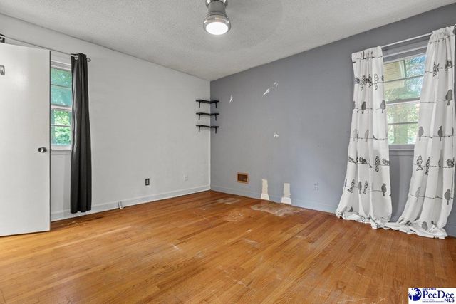 1507 Woods Rd, Florence, SC 29501