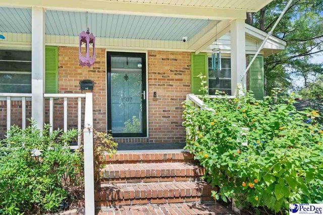 1507 Woods Rd, Florence, SC 29501