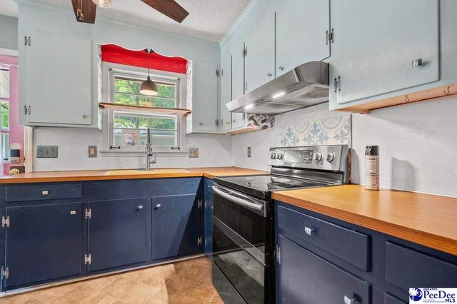 1507 Woods Rd, Florence, SC 29501