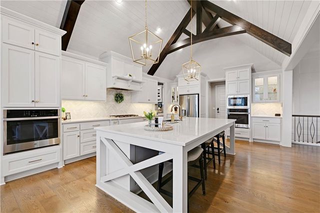 14527 S Parkhill Street, Olathe, KS 66062