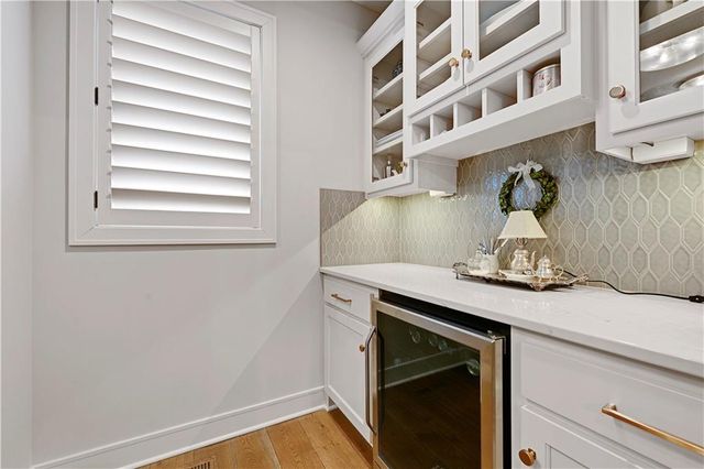 14527 S Parkhill Street, Olathe, KS 66062