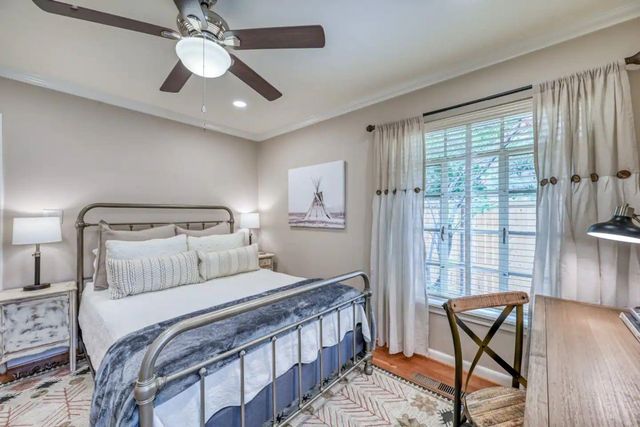 708 W Schubert ST, Fredericksburg, TX 78624