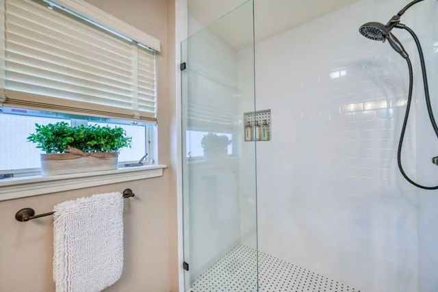 708 W Schubert ST, Fredericksburg, TX 78624