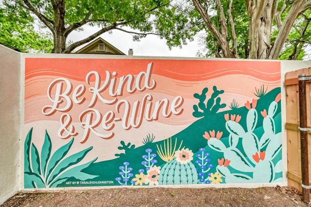 708 W Schubert ST, Fredericksburg, TX 78624