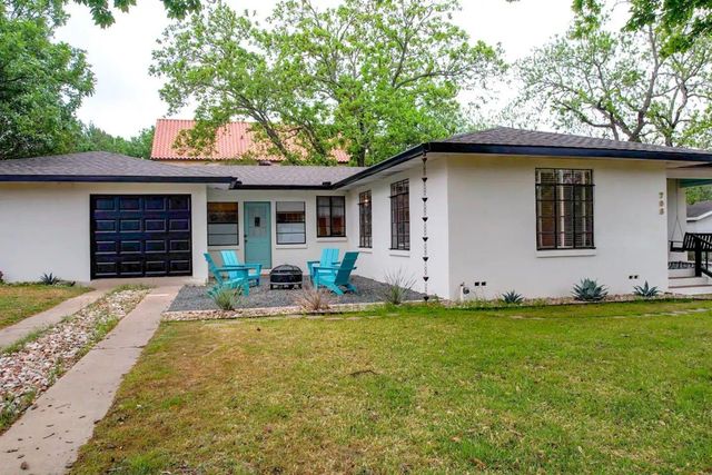 708 W Schubert ST, Fredericksburg, TX 78624